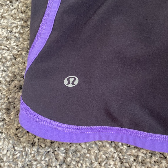 SIZE 6- LULULEMON SHORTS - Picture 2 of 6